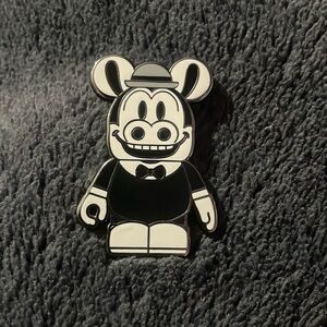 🔮3/$20 Disney Black & White Vinylmation Pin